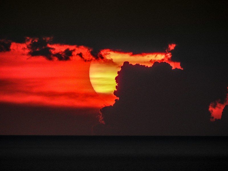 a red and orange sky and clouds at sunrise, red sunset clouds 4k