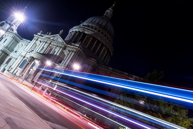 light trails of a bus passing by the st pauls church in london, st pauls church traffic lights 4k