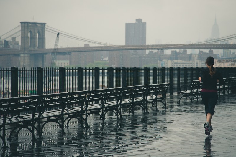 a lone girl running near the brooklyn bridge in new york city, running by brooklyn bridge 4k