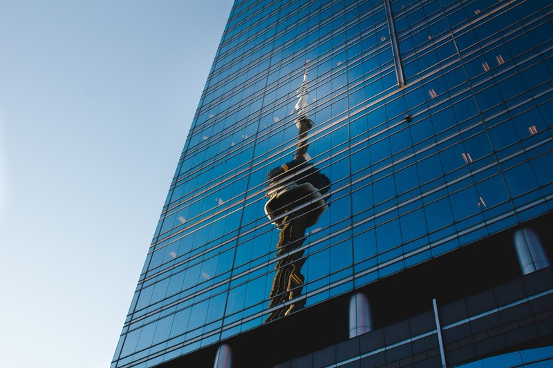 reflection of cn tower on glass skyscraper windows in daytime toronto, window reflection cn tower 4k