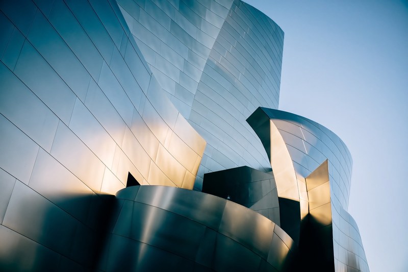 the glossy steel facade of the walt disney concert hall, glossy steel facade 4k