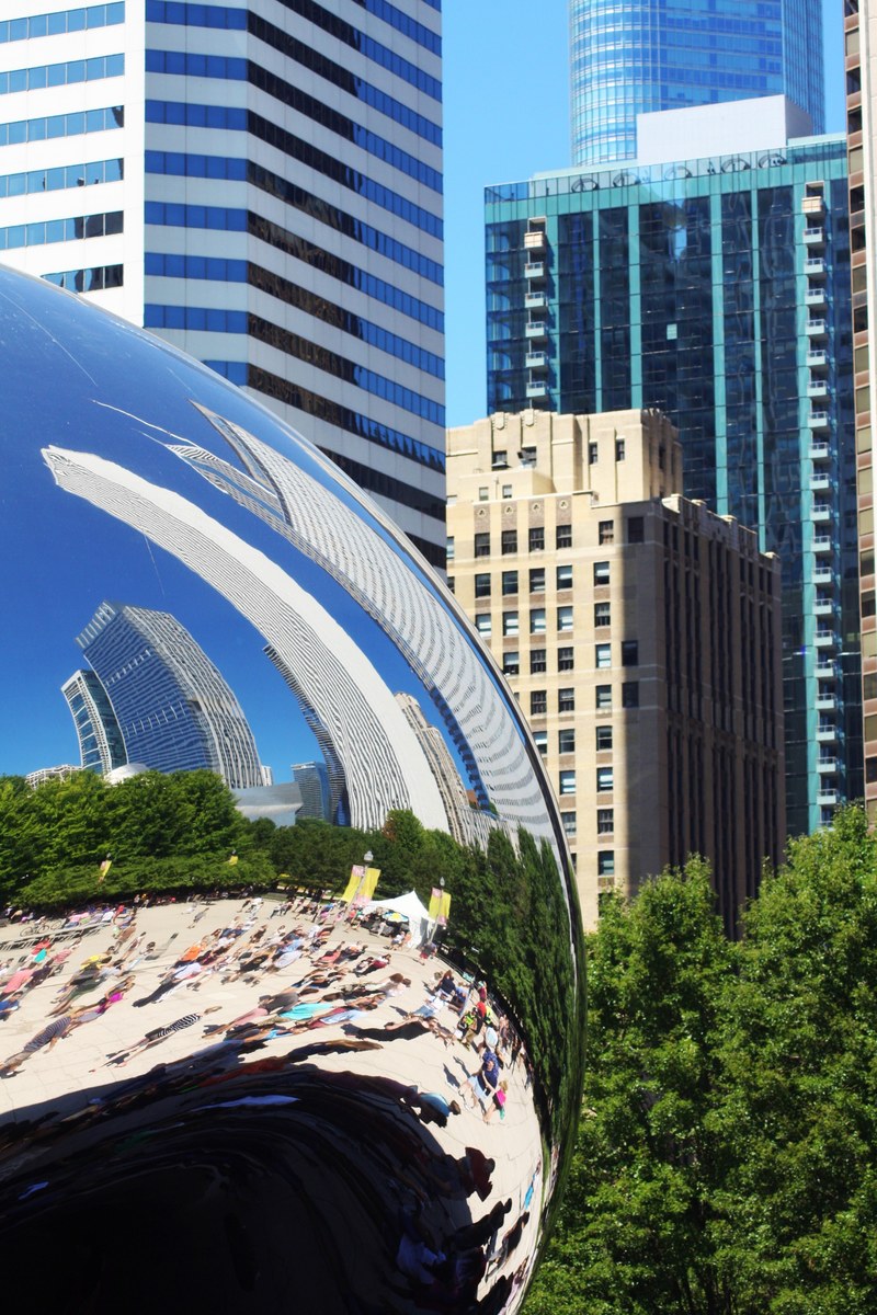the reflection of a beach in chicago with skyscrapers in the background, _chicago bean in the city 4k
