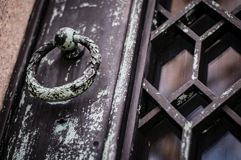 door handle to mausoleum 4k