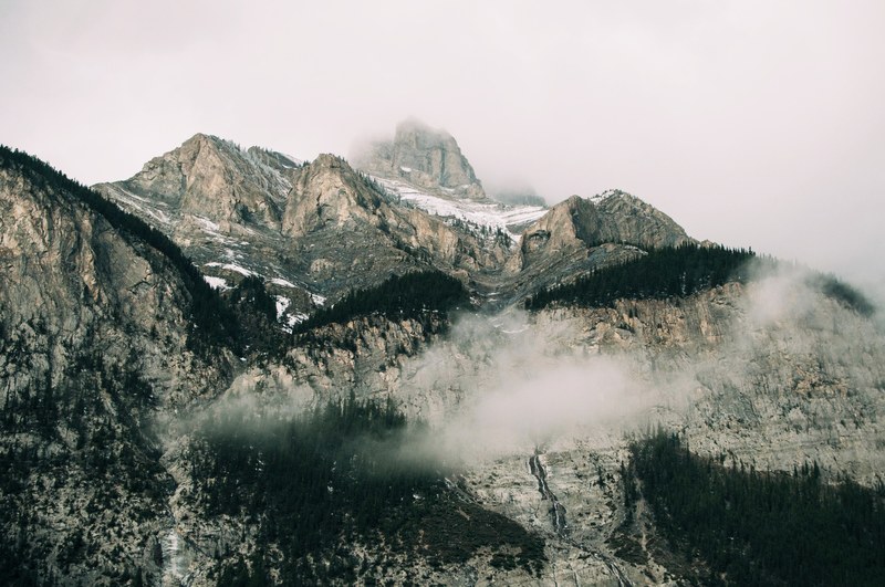 albertum fog and mountain 4k