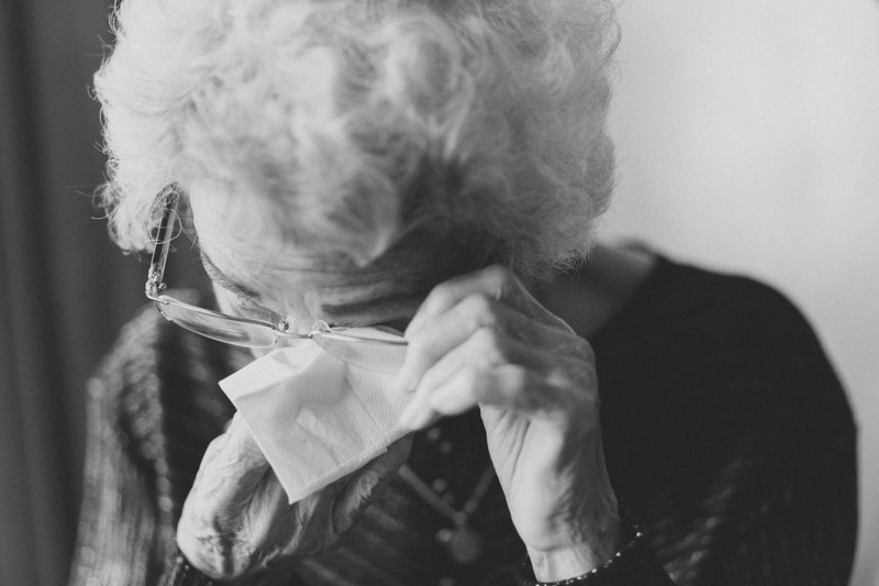 old lady removing her spectacles to wipe her eye in black and white, _grandma crying moment during a wedding 4k