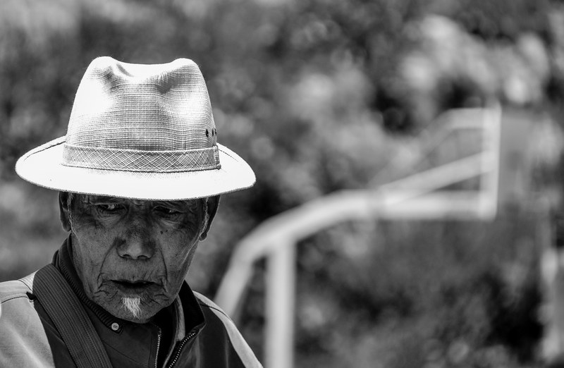 a weathered old man wearing a fedora hat in tibet, mr_ white hat 4k