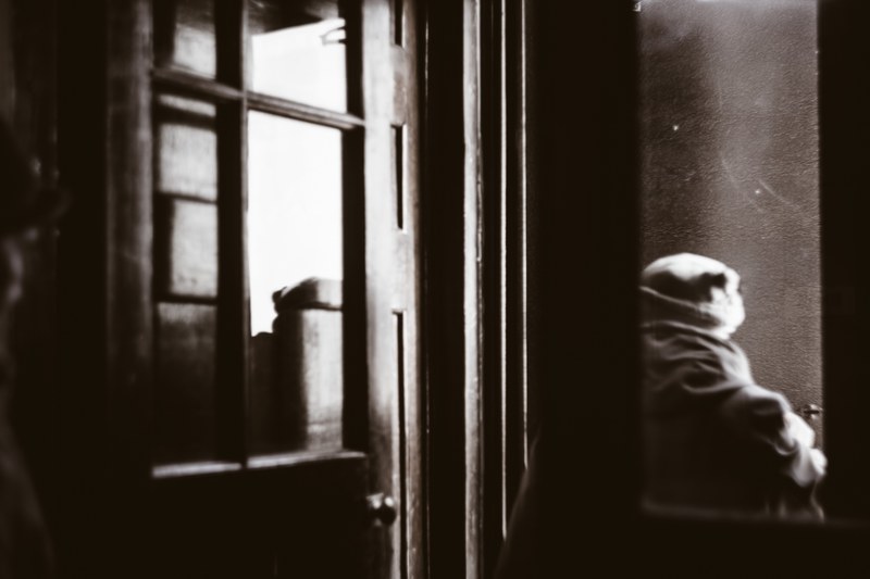 door white black and exit 4k