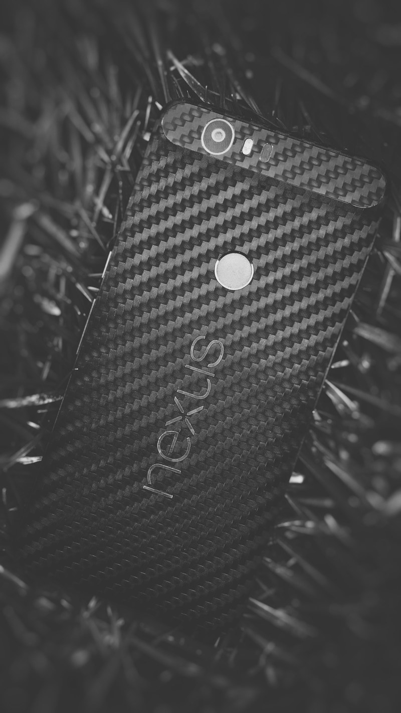 a black nexus phone sitting on the ground, _black nexus phone 4k