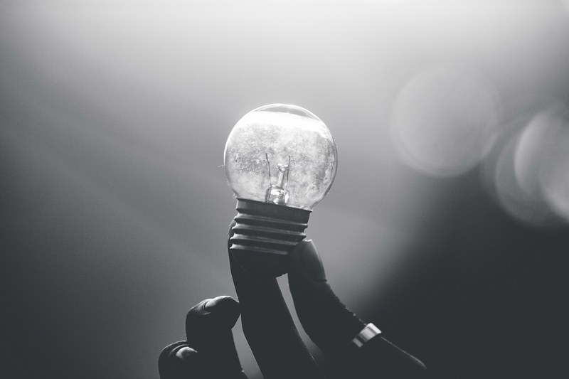 holding up a small lightbulb, _holding lightbulb 4k