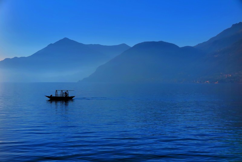boat lake mountain and mountain range 4k