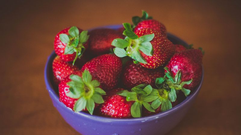 strawberry, berry, plate, ripe, tasty, 4k