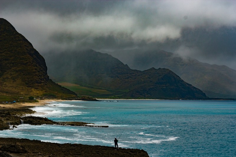 fishing on the coastline near beach mountains of oahu, fishing in oahu 4k