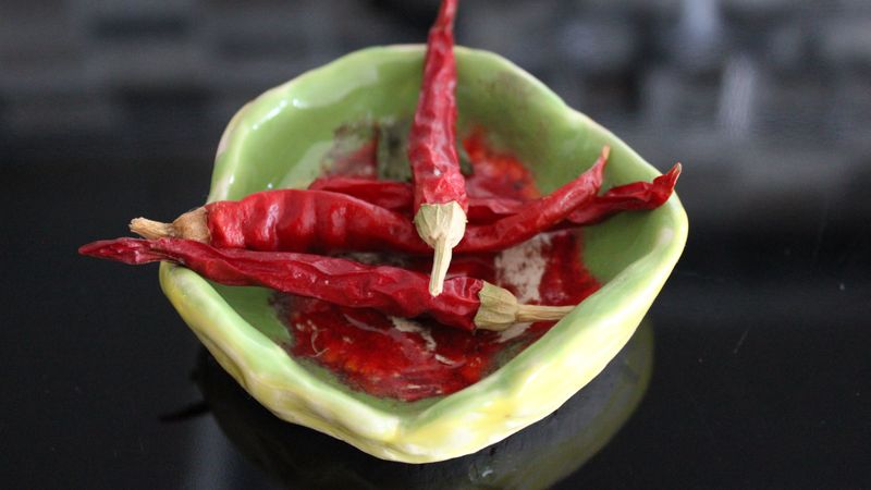 pepper, chilli, dried, plate, 4k