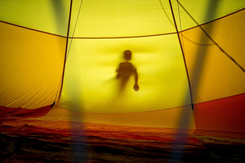 balloon parachute child and backlit 4k