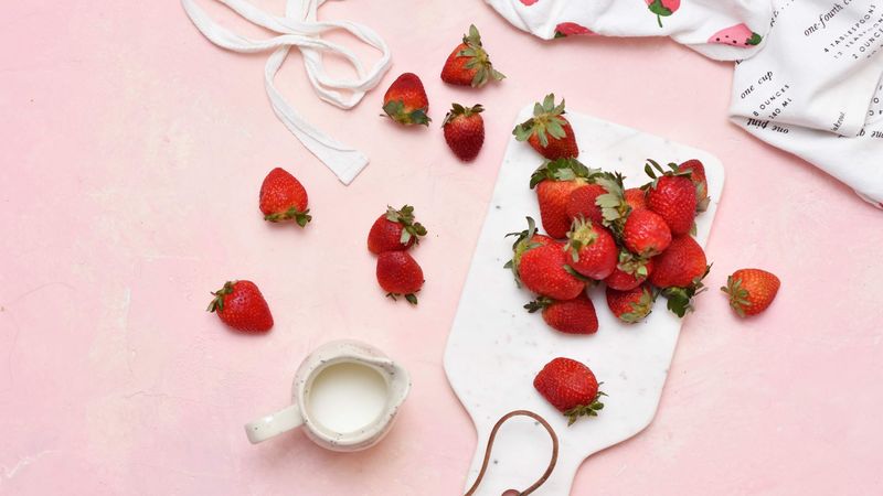 strawberries, cream, dessert, pink, 4k