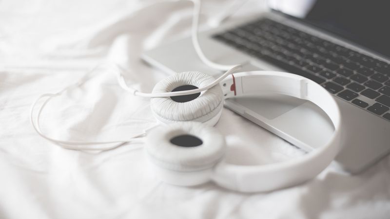 headphones, laptop, macbook, apple, 4k
