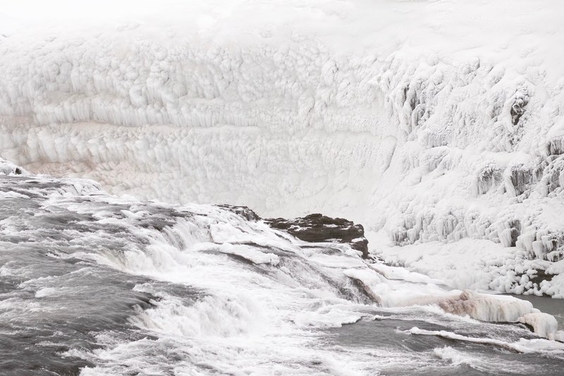 a waterfall completely frozen and covered in ice, frozen gullfoss 4k