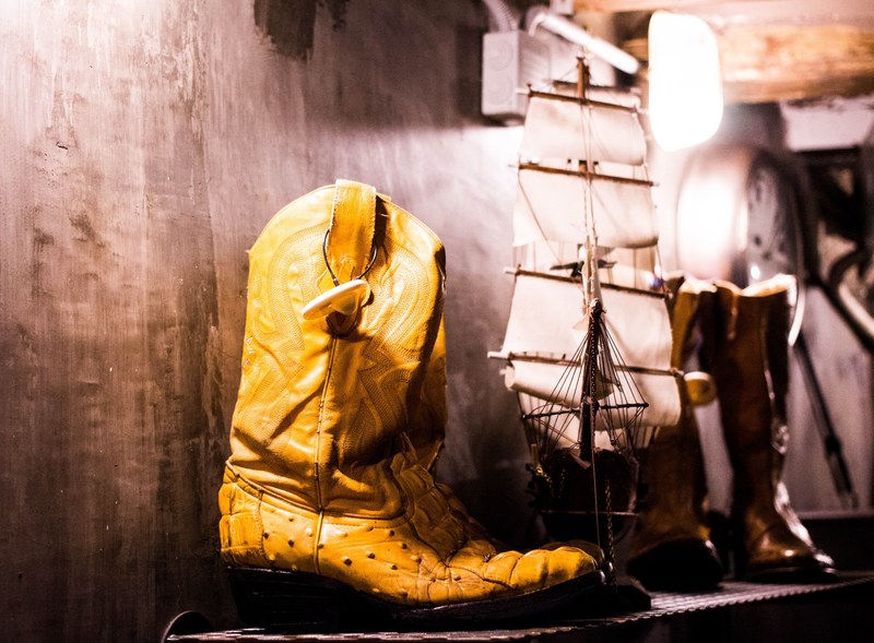 barcelona vintage cowboy boot yellow and ship 4k