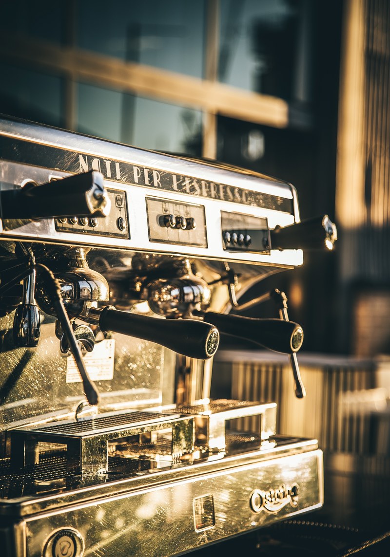 an espresso machine reflecting the sun in melbourne, melbourne espresso machine 4k