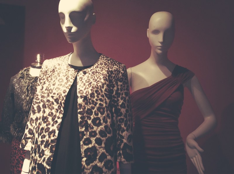 window fashion mannequin and model 4k