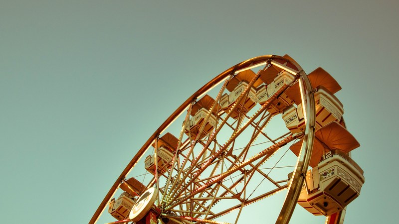 a ferris wheel against a blue sky in windsor, windsor ferris wheel 4k