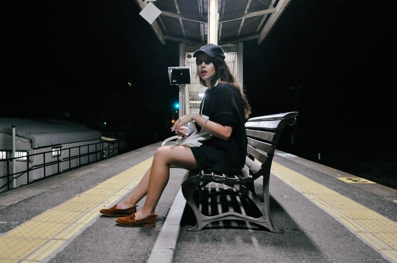 alone travelling single and waiting 4k