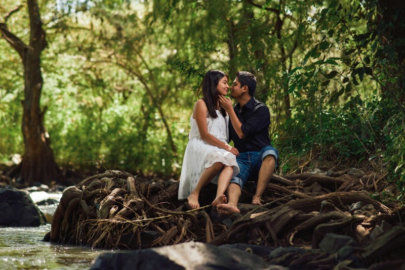 woman man love and lake 4k