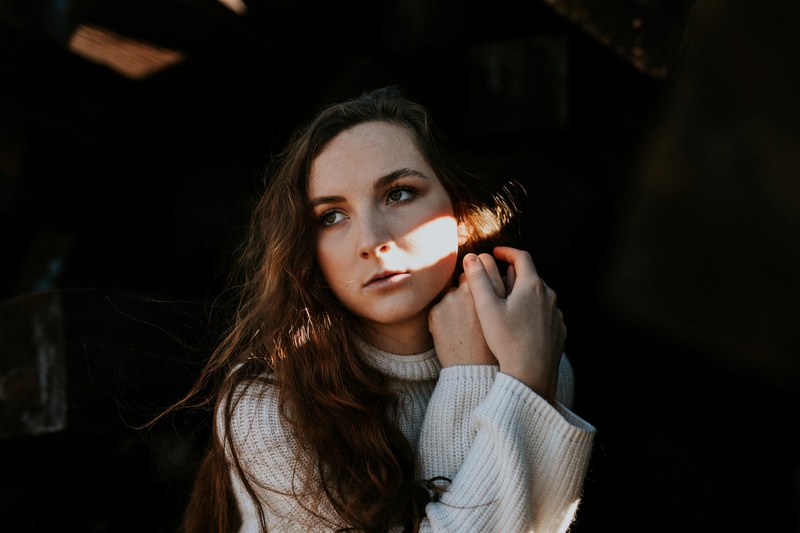 woman female portrait and jumper 4k