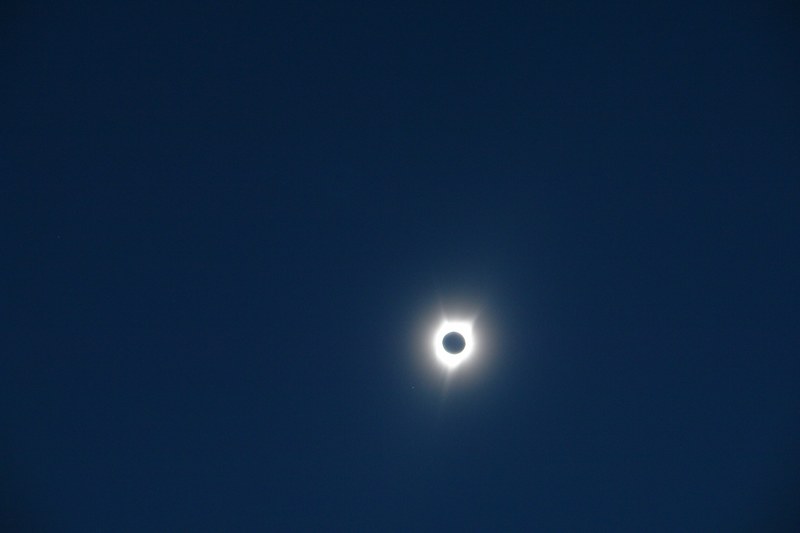 a solar eclipse creating a dark blue sky, _salem eclipse 2017 4k