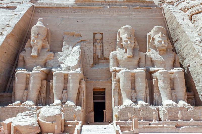 the entrance to the abu simbel rock temples in nubia south egypt during the daytime, abu simbel temple egypt 4k