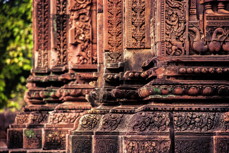 a temple that is etched with an intricate design in banteay srei, banteay srei temple 4k