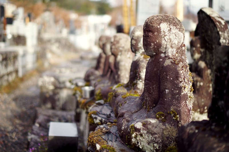 offering graveyard and japan 4k