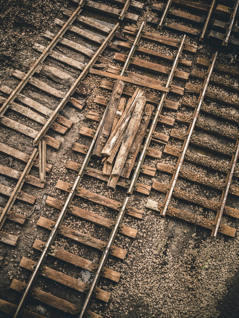 railway tracks 4k