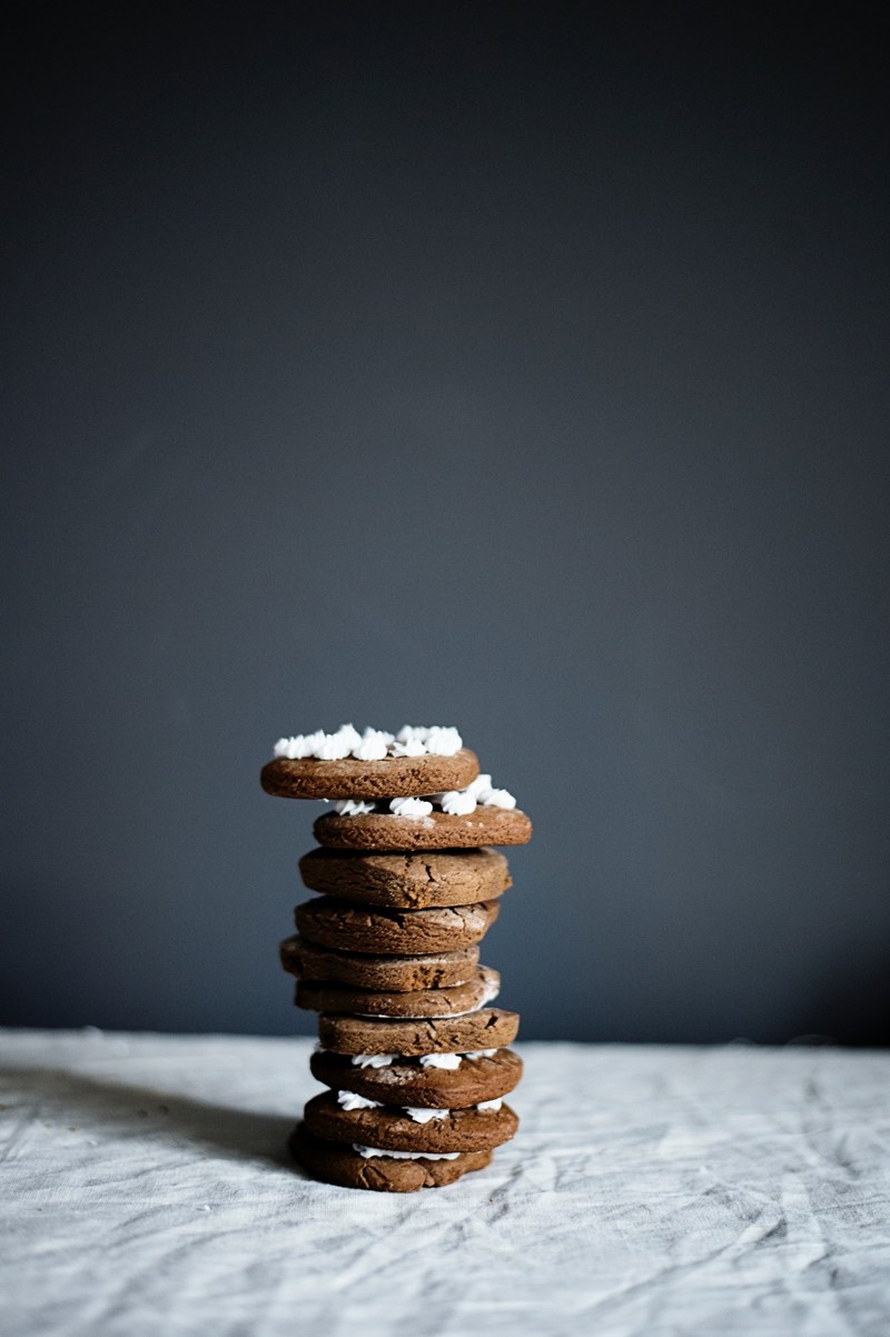 gingerbread cookies stacked 4k