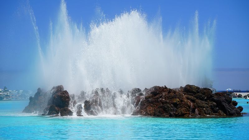 spray, puerto de la cruz, tenerife, canary islands, 4k