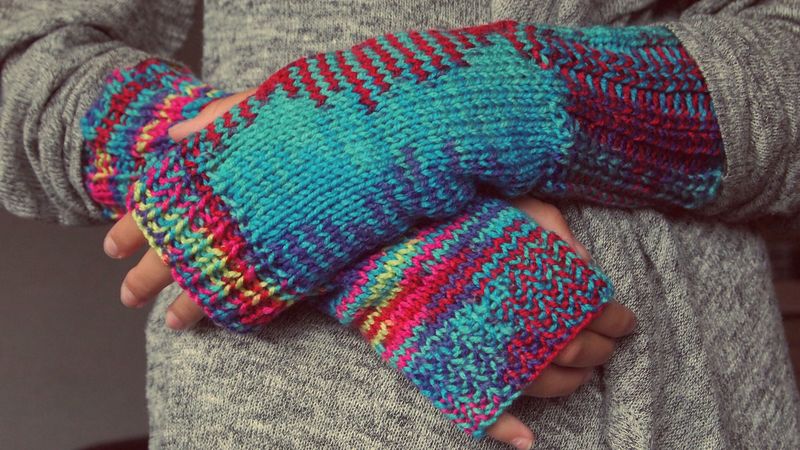 hands, gloves, knitted, bright, 4k