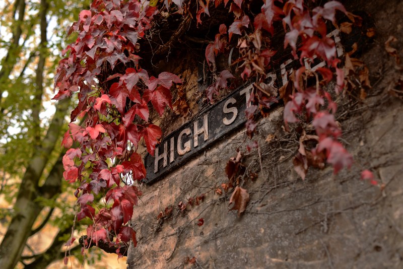 high street sign in the charming town of woodstock 4k