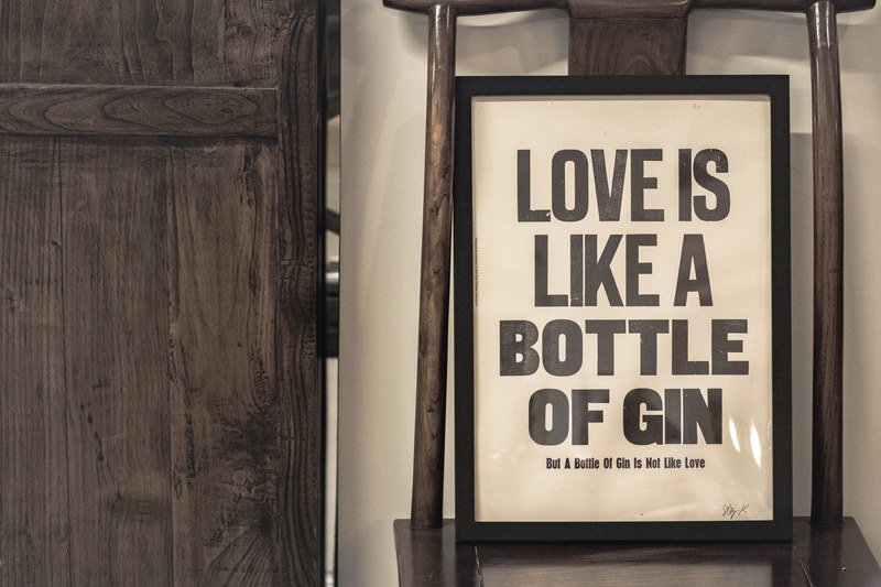 like a bottle of gin 4k