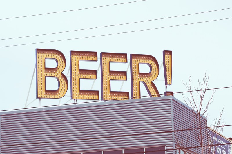 a beer sign with small lights on it on a bar, a beer sign on a bar 4k