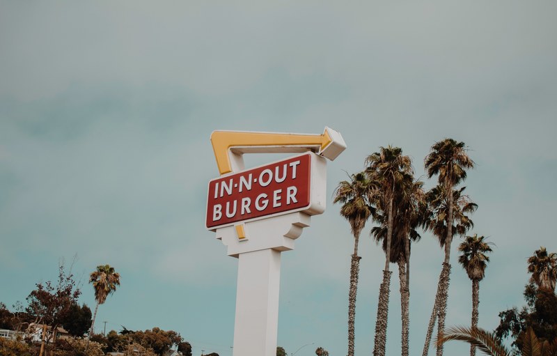 sign fast food burger and in n out 4k