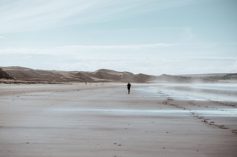 beach runner 4k
