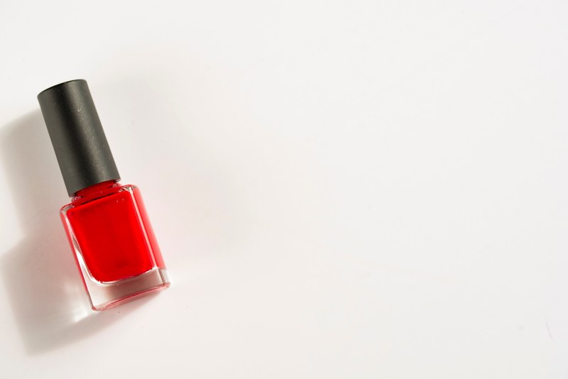 nail polish nail varnish red and minimal 4k