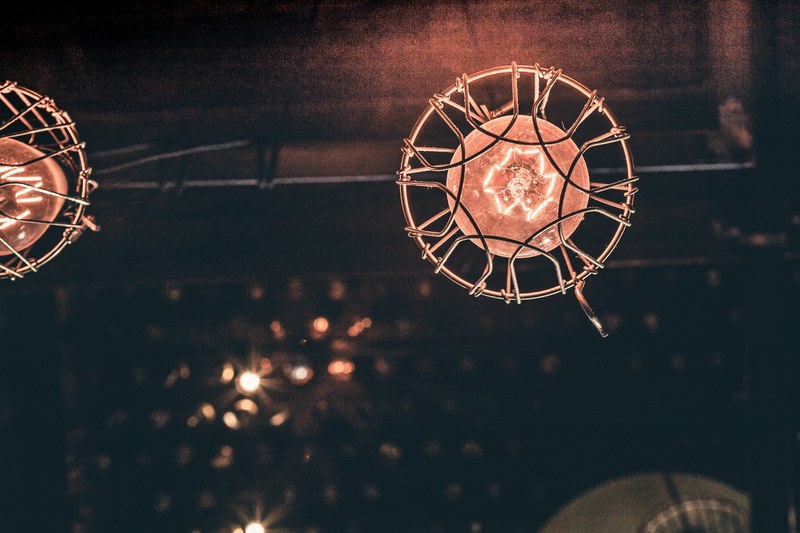 at a bar why not test the 6d wifi function_ 4k