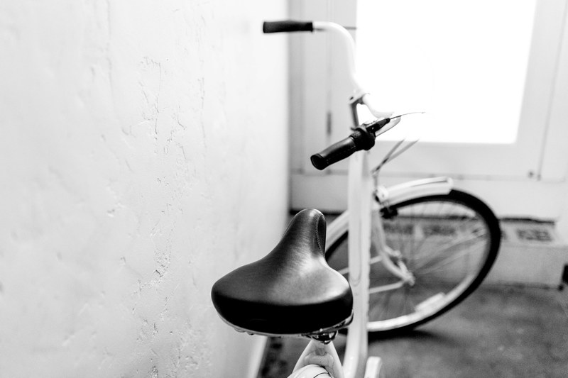 trendy minimal clean and bike 4k
