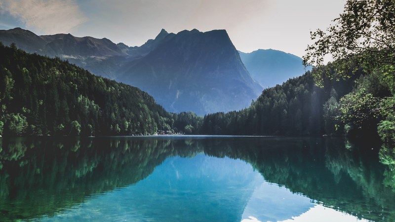 the still surface of lake piburger see with a view on woods and a mountain range, mountain near piburger see 4k