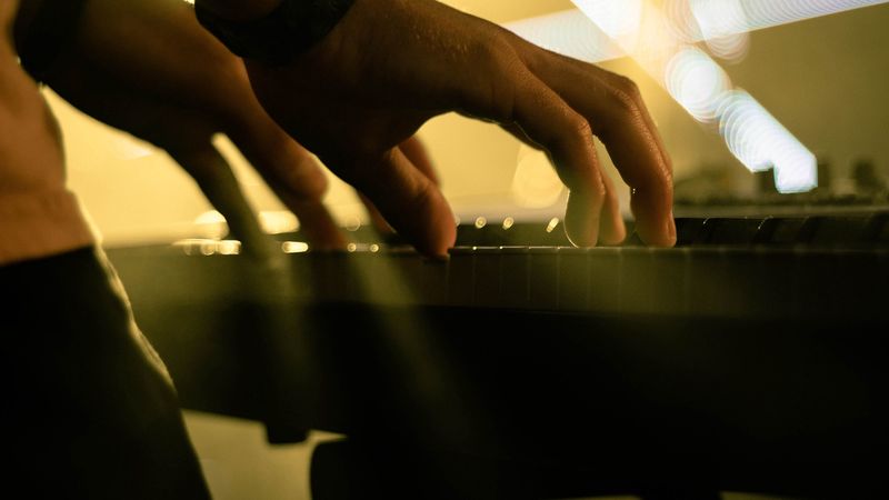 piano, synthesizer, hands, music, 4k