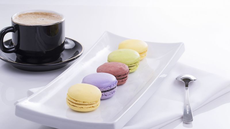 macaroons, macaron, coffee, crockery, 4k