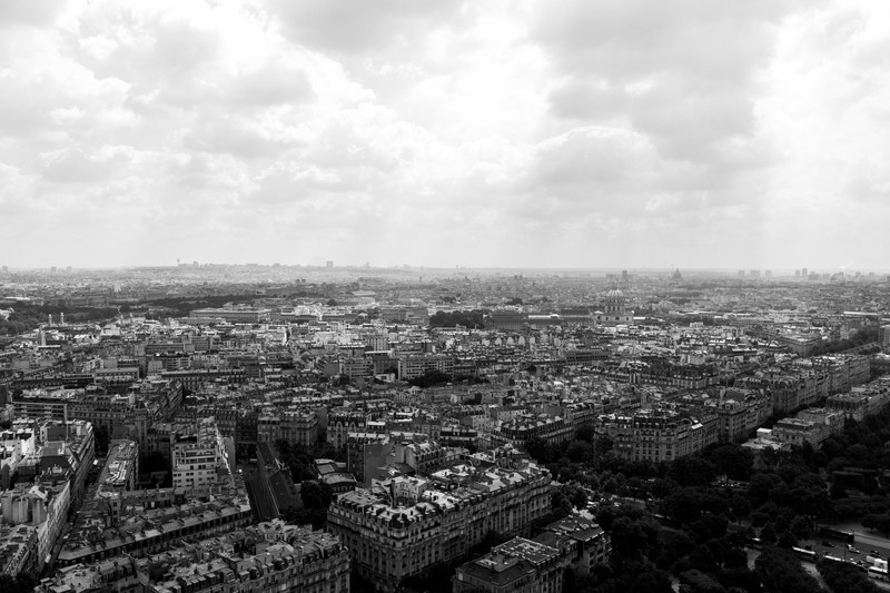 a black and white photo of the paris cityscape on a cloudy day, _cloudy paris cityscape 4k
