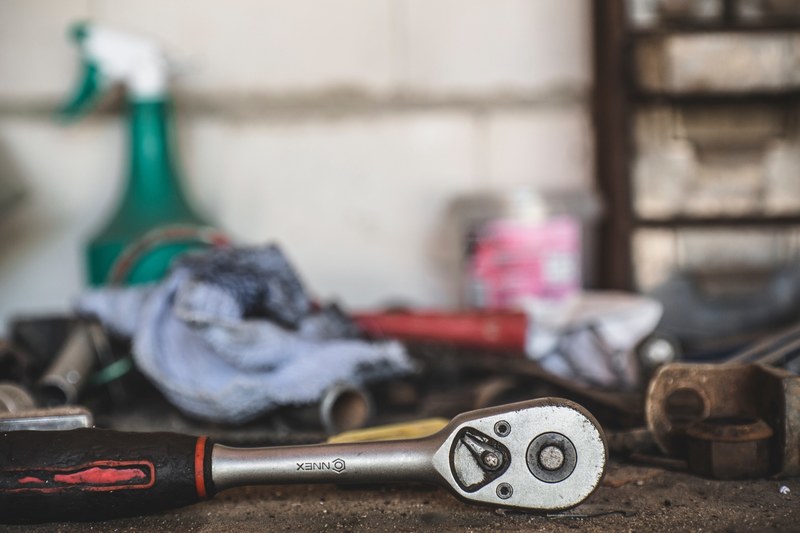 tools resting on a workbench, workbench with tools 4k