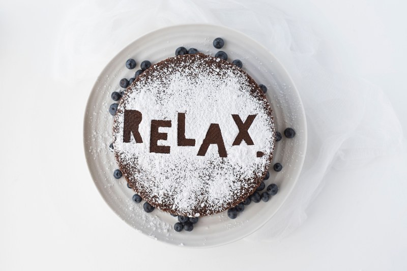 chocolate and blueberry cake with powdered sugar that says relax, relax its the weekend 4k